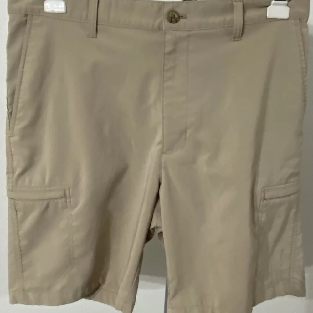 Chaps golf shorts, flat front men’s 32×9 Khaki stretch pockets